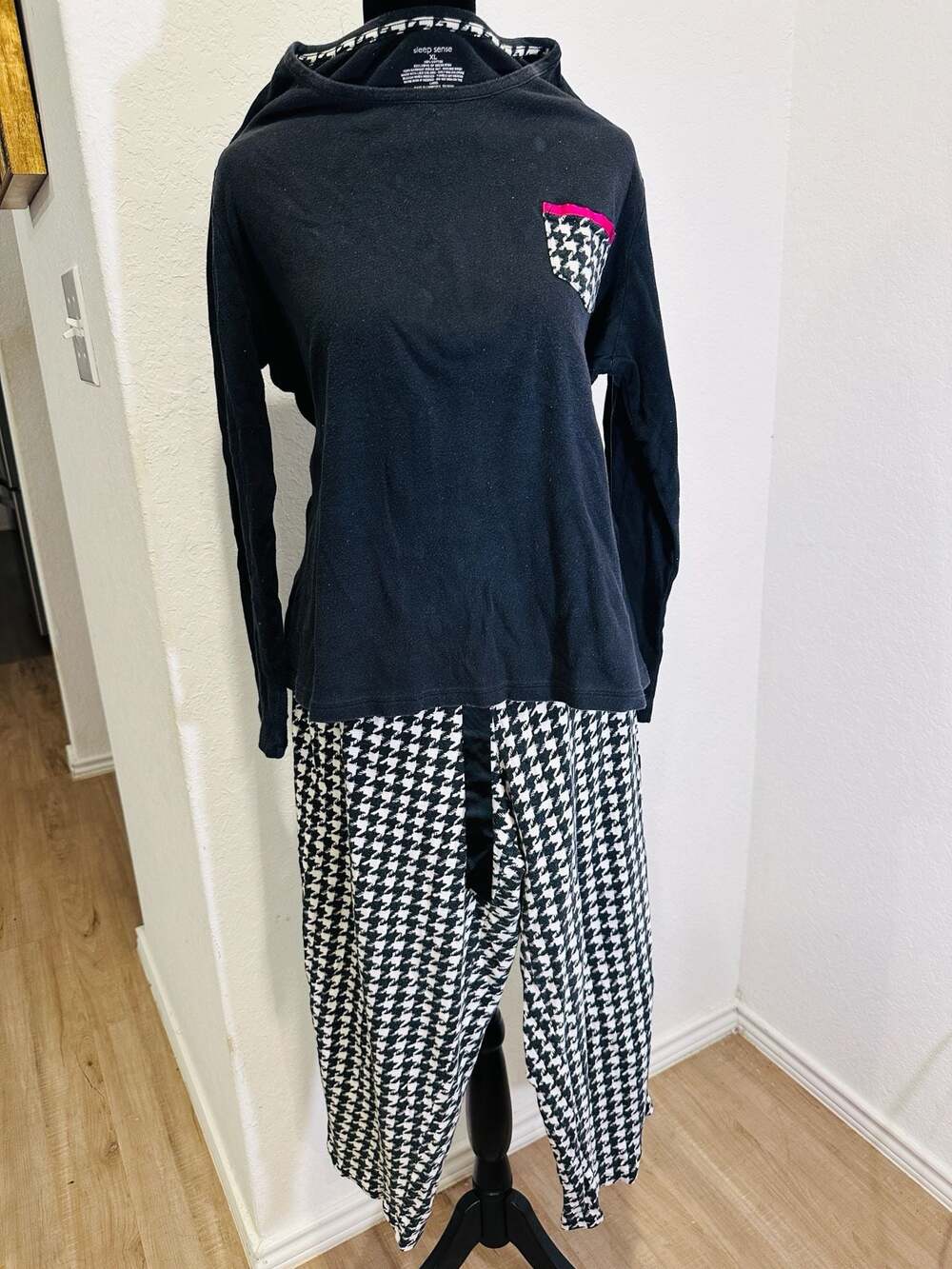 Sleep Sense Women's XL Pajama Set Black Long Sleeve Top Houndstooth Capri Pants